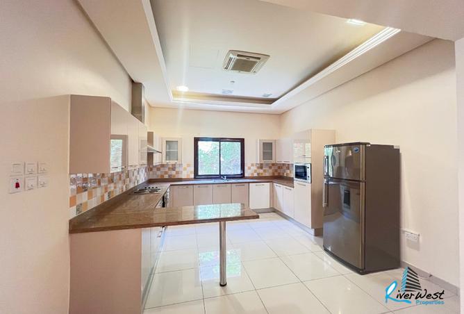 963429 - Property Image 3