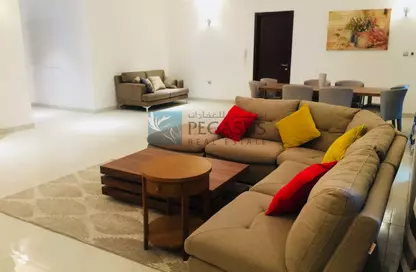 Apartment - 4 Bedrooms - 6 Bathrooms for rent in Al Juffair - Capital Governorate