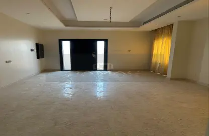 Villa - 6 Bedrooms - 7 Bathrooms for rent in Tubli - Central Governorate