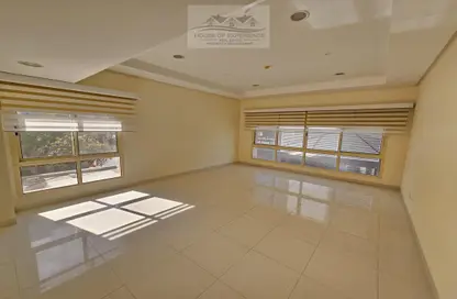 Empty Room image for: Whole Building - Studio - 3 Bathrooms for sale in Seef - Capital Governorate, Image 1