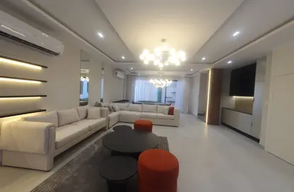 Villa - 3 Bedrooms - 5 Bathrooms for rent in Busaiteen - Muharraq Governorate