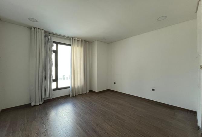 987217 - Property Image 2