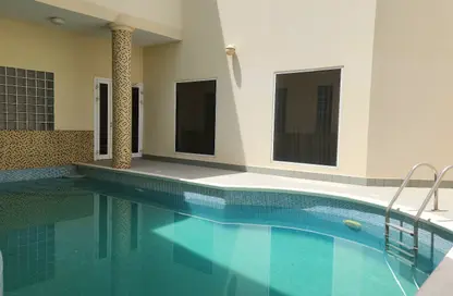 فيلا - 4 غرف نوم - 5 حمامات للايجار في الجنبية - المحافظة الشمالية