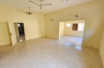 عمارة بالكامل - 4 غرف نوم - 2 حمامات للبيع في المحرق - المحرق