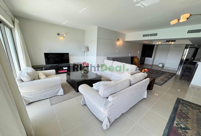 956163 - Property Image 2