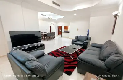 Apartment - 2 Bedrooms - 3 Bathrooms for rent in Al Juffair - Capital Governorate