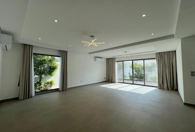 985271 - Property Main Image