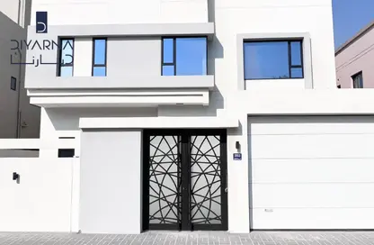 فيلا - 4 غرف نوم - 5 حمامات للبيع في الحد - المحرق