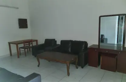 صورة لـ غرفة المعيشة شقة - 2 غرف نوم - 2 حمامات للايجار في الحورة - محافظة العاصمة ، صورة رقم 1
