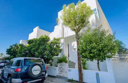 Apartment - 4 Bedrooms - 4 Bathrooms for rent in Salmaniya - Manama - Capital Governorate
