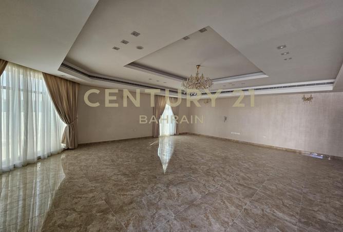 957909 - Property Image 2