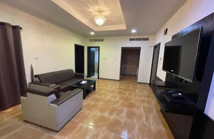 عمارة بالكامل - 8 غرف نوم - 8 حمامات للبيع في شارع المعارض - الحورة - محافظة العاصمة