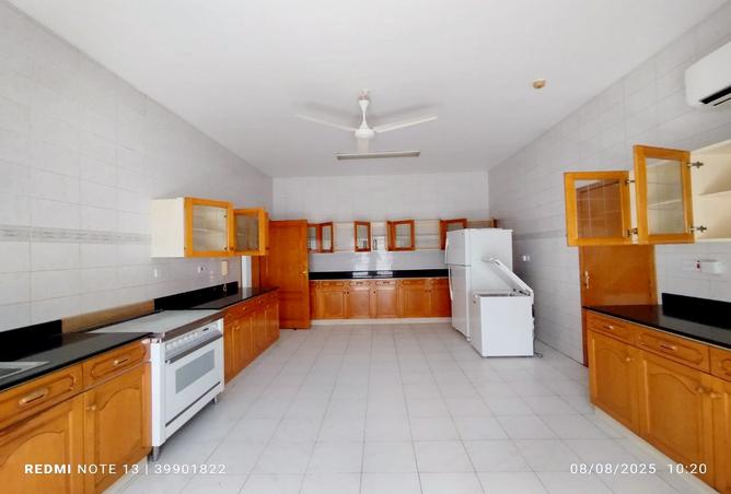945808 - Property Image 2