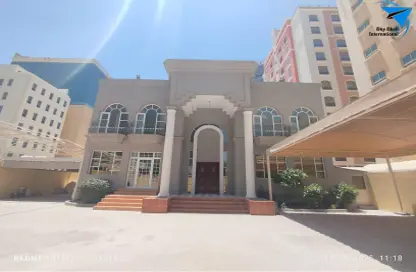 Medical Facility - Studio - 2 Bathrooms for rent in Seef - Capital Governorate