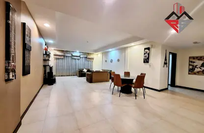 Apartment - 2 Bedrooms - 3 Bathrooms for rent in Al Juffair - Capital Governorate