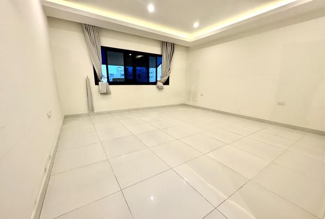 982508 - Property Image 2