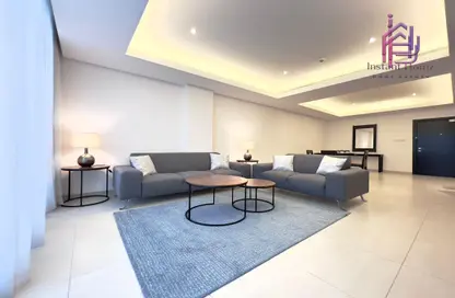 Living Room image for: Apartment - 1 Bedroom - 2 Bathrooms for rent in Amwaj Marina - Amwaj Islands - Muharraq Governorate, Image 1
