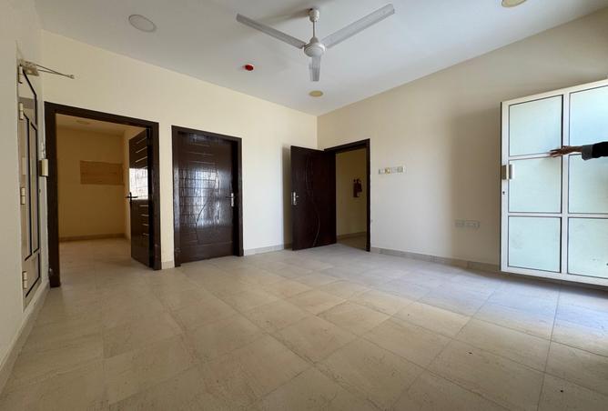 956952 - Property Image 2