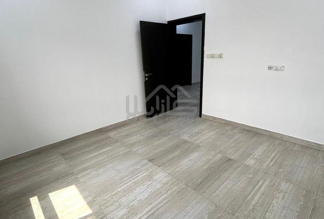 991806 - Property Image 3