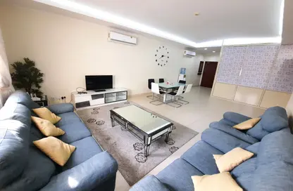 Apartment - 3 Bedrooms - 2 Bathrooms for rent in Busaiteen - Muharraq Governorate