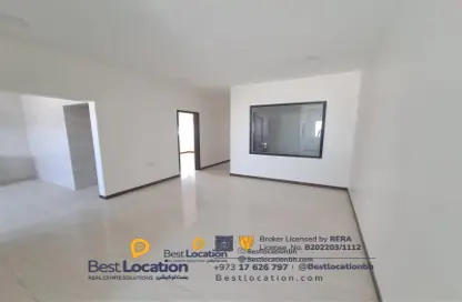 Apartment - 3 Bedrooms - 2 Bathrooms for rent in Muharraq - Muharraq Governorate