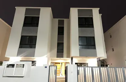 فيلا - 8 غرف نوم - 7 حمامات للايجار في الجنبية - المحافظة الشمالية