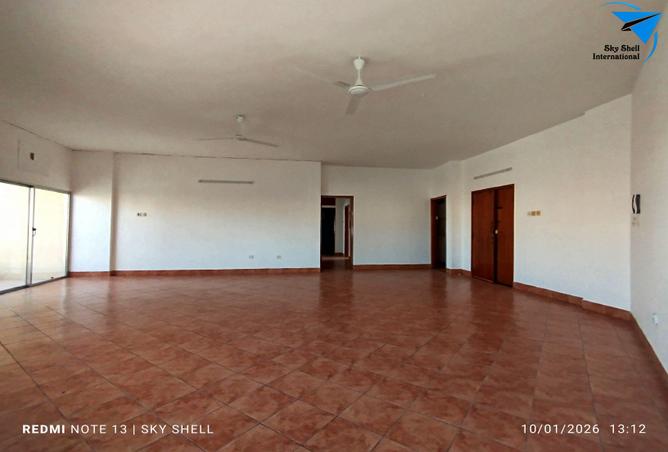 988919 - Property Image 2