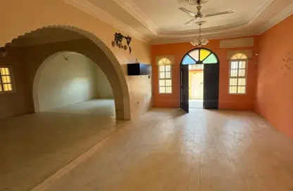 Villa - 3 Bedrooms - 4 Bathrooms for rent in Sanad - Central Governorate