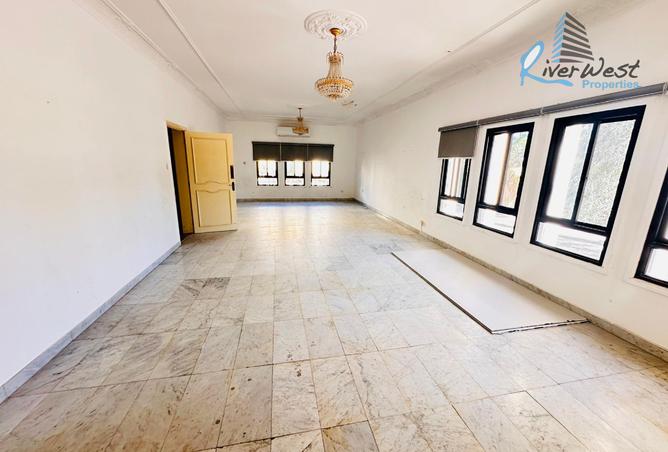 956742 - Property Image 3