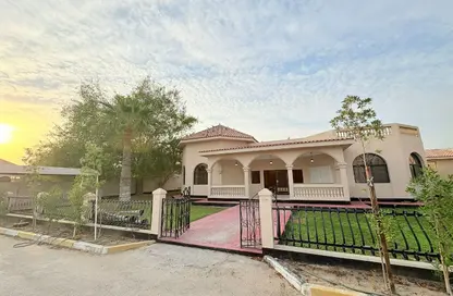 Villa - 4 Bedrooms - 5 Bathrooms for rent in Saar - Northern Governorate