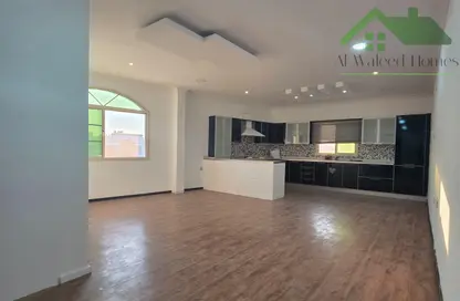 شقة - 3 غرف نوم - 2 حمامات للايجار في عراد - المحرق