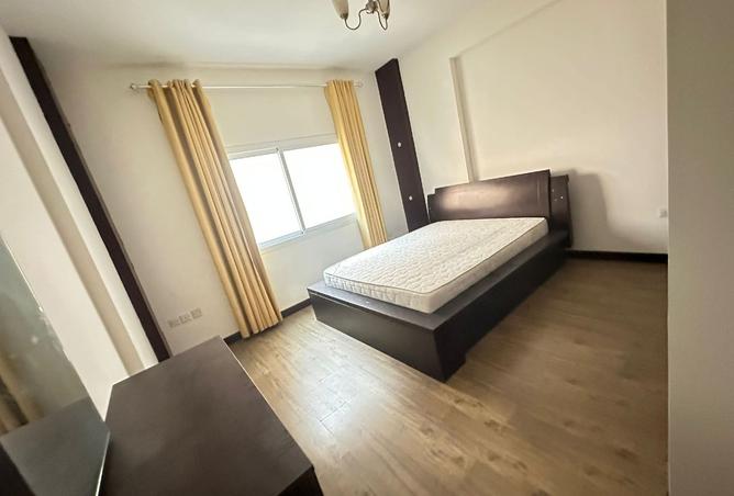 989657 - Property Image 2