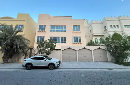 عمارة بالكامل - 8 غرف نوم - 8 حمامات للبيع في الجفير - محافظة العاصمة