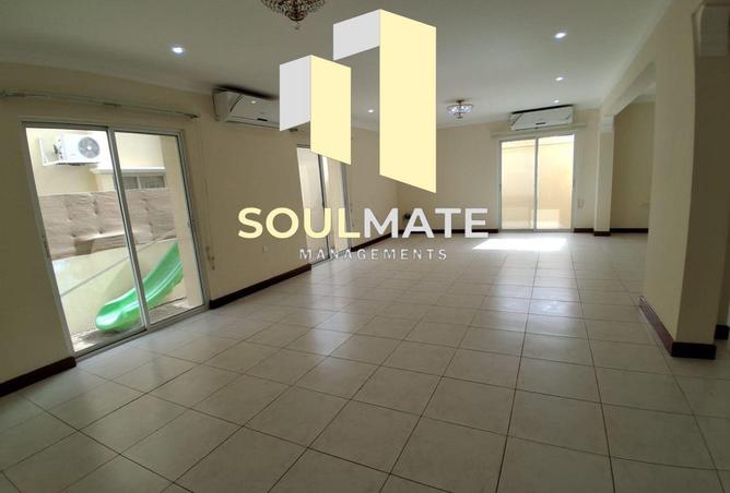 983233 - Property Image 3