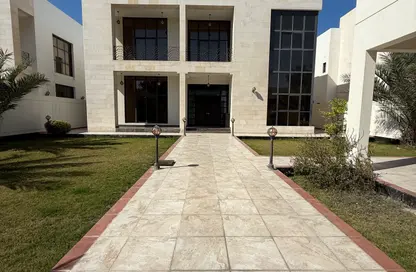 فيلا - 4 غرف نوم - 5 حمامات للايجار في الجنبية - المحافظة الشمالية