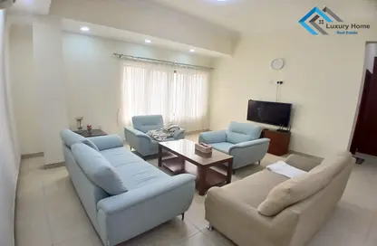 Apartment - 2 Bedrooms - 2 Bathrooms for rent in Busaiteen - Muharraq Governorate