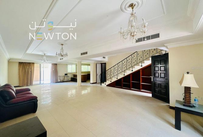 989423 - Property Image 2