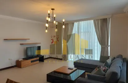 Living Room image for: Apartment - 1 Bedroom - 2 Bathrooms for rent in Al Juffair - Capital Governorate, Image 1