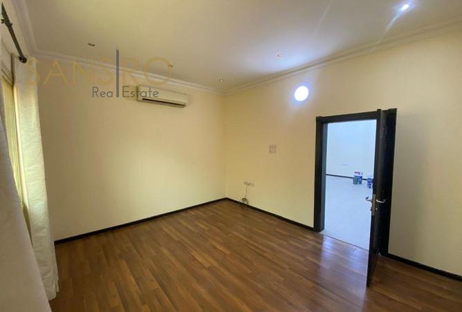 982452 - Property Image 3