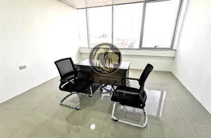 مكتب - استوديو - 2 حمامات للايجار في الحد - المحرق