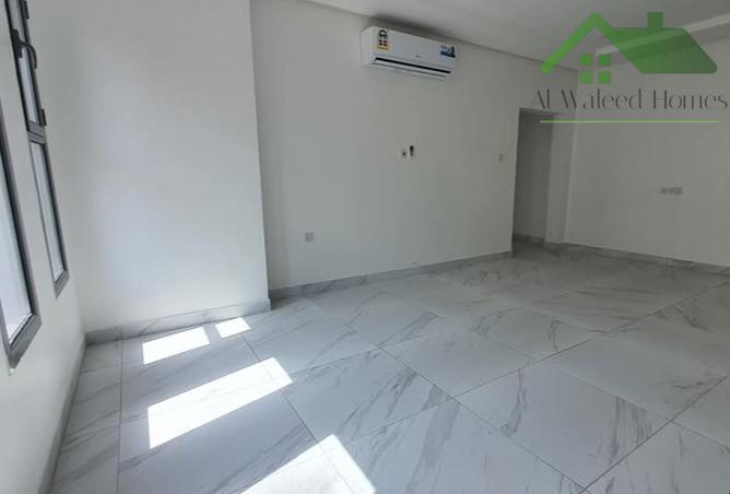 915172 - Property Image 3