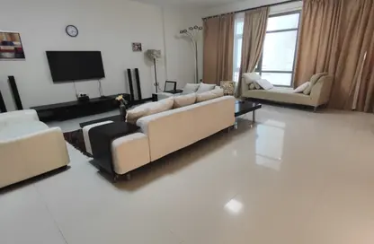 Apartment - 2 Bedrooms - 3 Bathrooms for rent in Busaiteen - Muharraq Governorate