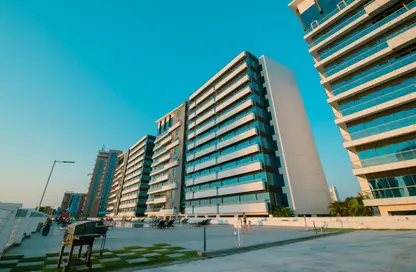 Apartment - 2 Bedrooms - 3 Bathrooms for rent in Reef Island - Capital Governorate