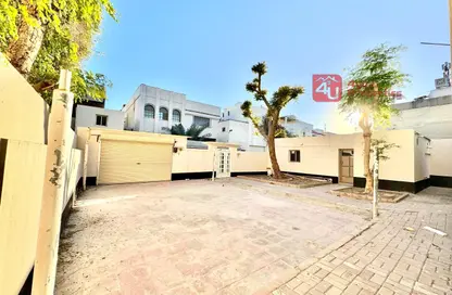 Villa - 4 Bedrooms - 4 Bathrooms for rent in Zinj - Manama - Capital Governorate