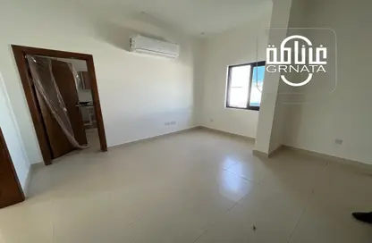 Empty Room image for: Apartment - 1 Bedroom - 1 Bathroom for rent in Shakhura - Northern Governorate, Image 1