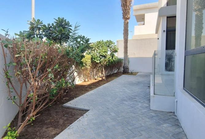 988466 - Property Image 2