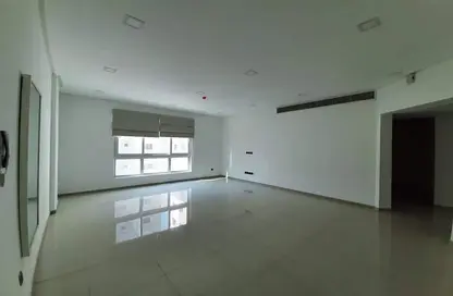 Apartment - 3 Bedrooms - 3 Bathrooms for rent in Hidd - Muharraq Governorate