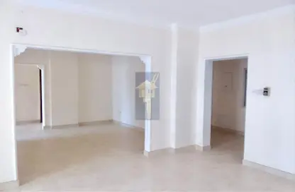 Empty Room image for: Apartment - 3 Bedrooms - 2 Bathrooms for rent in Adliya - Manama - Capital Governorate, Image 1