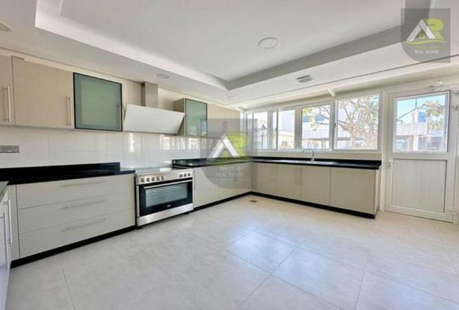 952587 - Property Image 2