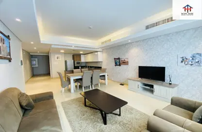 Apartment - 2 Bedrooms - 3 Bathrooms for rent in Busaiteen - Muharraq Governorate